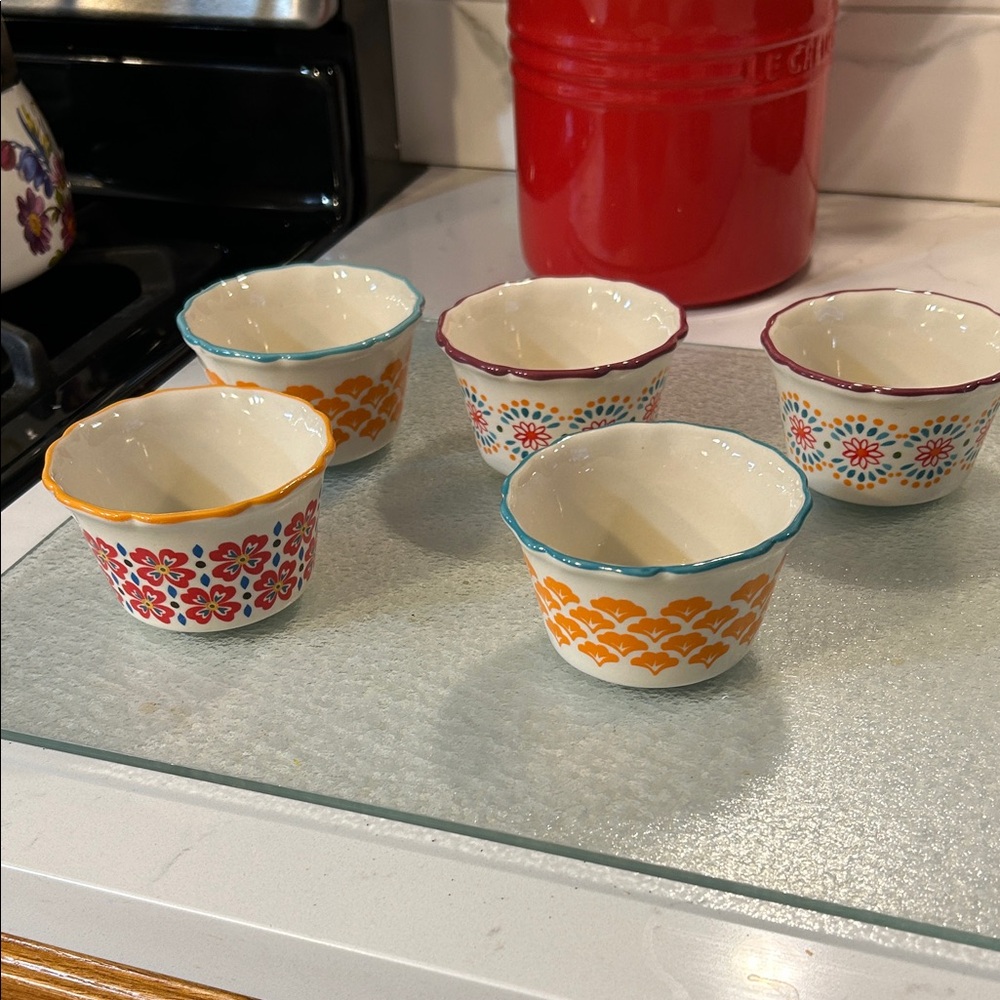 Pioneer women 5 ramekins and measuring cups 4 - Picture 4 of 9